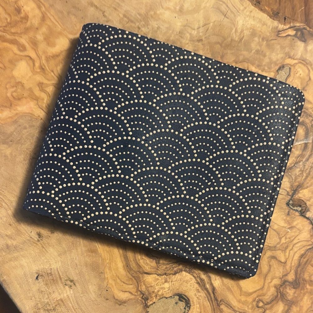 INDENYA Men's Wallet with Kimono Wave Pattern, White on Black